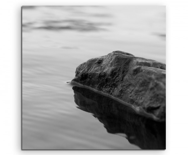 Paul Sinus Art Landschaftsfotografie – Schwarzer Fels im Wasser auf Leinwand