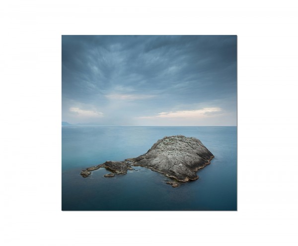 Paul Sinus Art 80x80cm Meer Insel Felsen Wolken grau mystisch