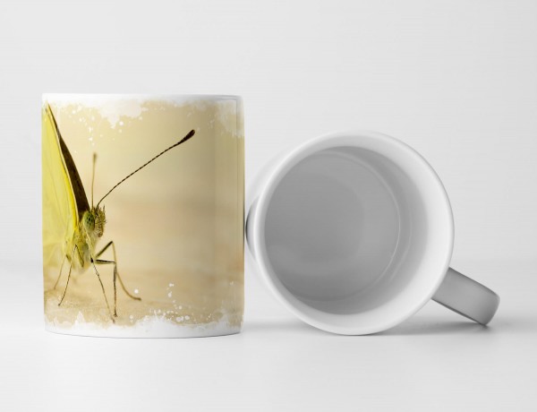 Paul Sinus Art Tasse Geschenk Tierfotografie – Zartgelber Schmetterling vor Pastellhintergrund