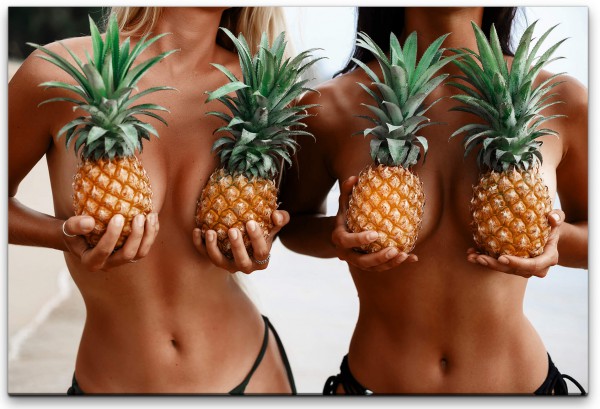 Paul Sinus Art Frauen mit Ananas vor ihren Brüsten Wandbild in verschiedenen Größen