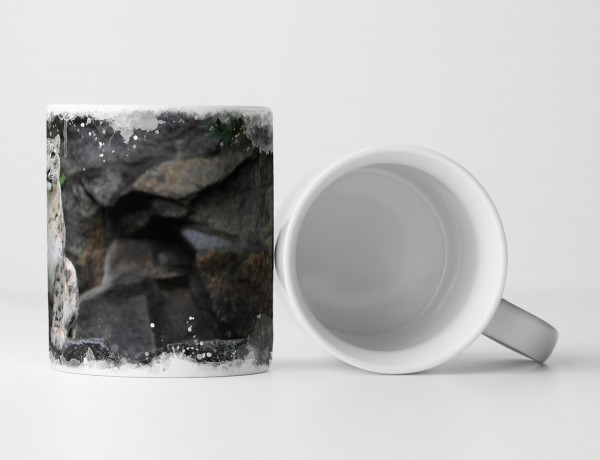 Paul Sinus Art Tasse Geschenk Tierfotografie – Sitzender Schneeleopard auf nassem Felsen