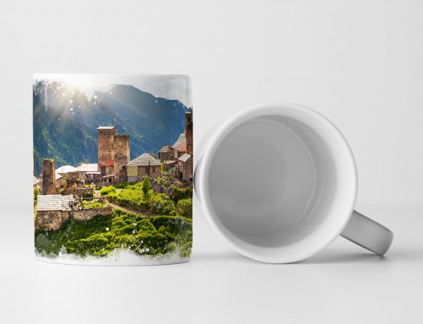 Paul Sinus Art Tasse Geschenk Landschaftsfotografie – Dorf vor Kaukasusgebirge in Svaneti Georgien