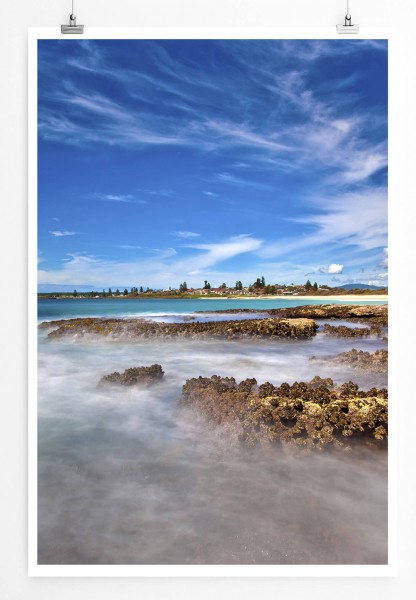 Paul Sinus Art Landschaftsfotografie 60x90cm Poster Ruhiger Strand mit Felsen