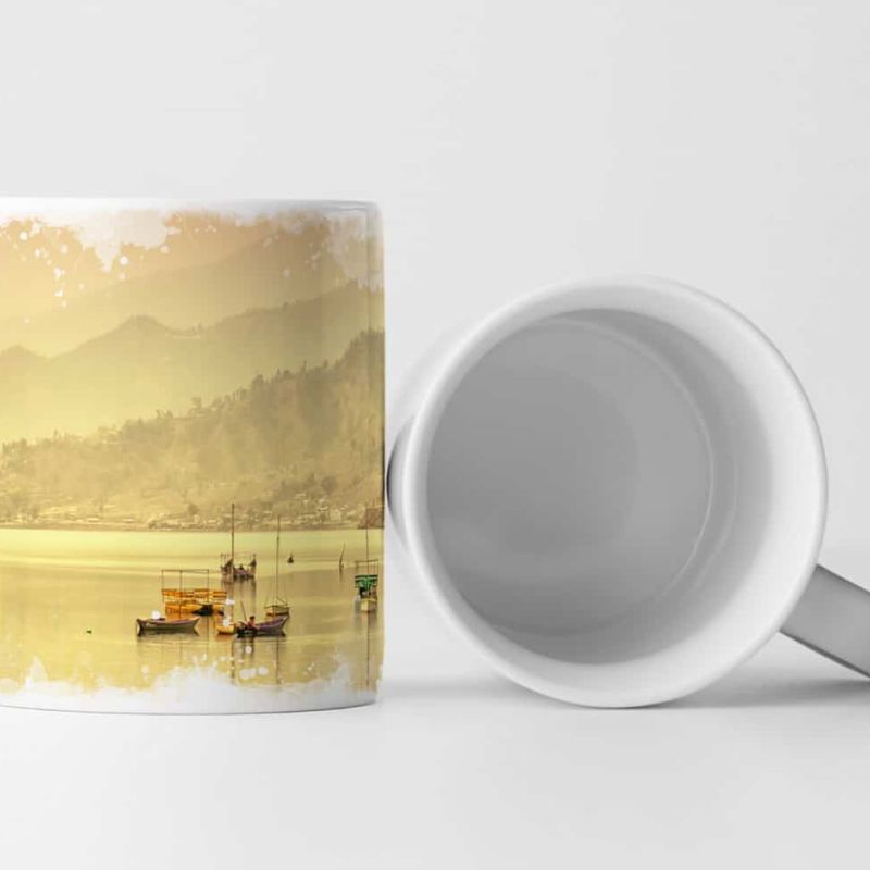 Tasse Geschenk Landschaftsfotografie – Phewa See mit Booten bei Sonnenaufgang Nepal