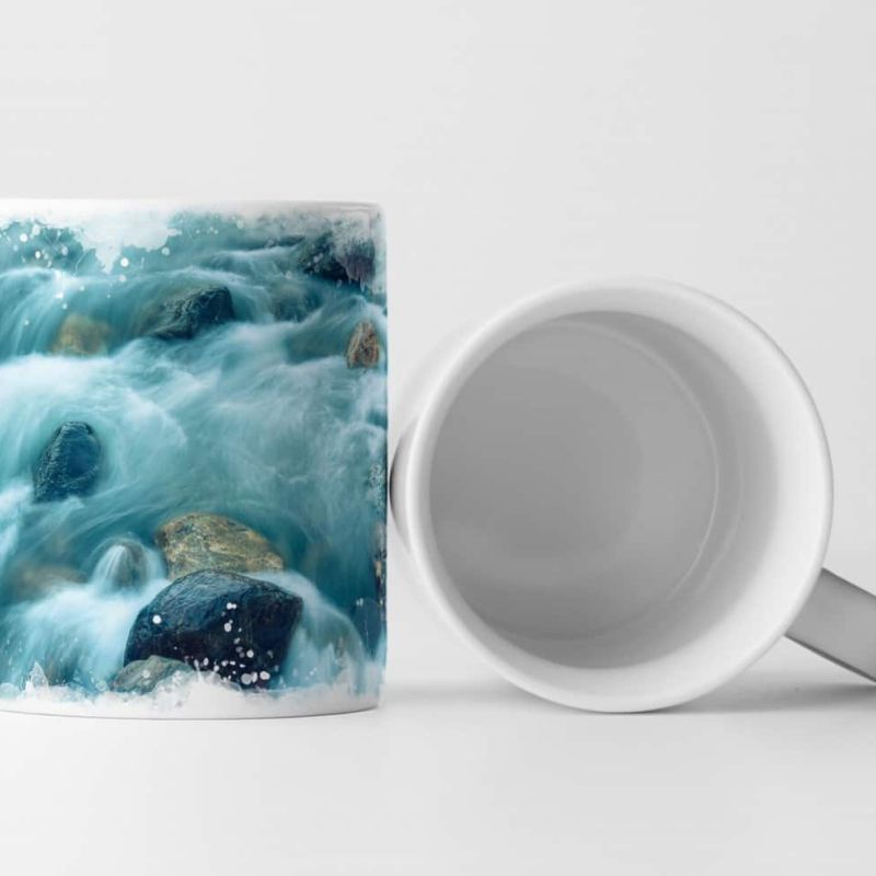 Tasse Geschenk Naturfotografie – Fluss bahnt sich den Weg über Steine und Felsen