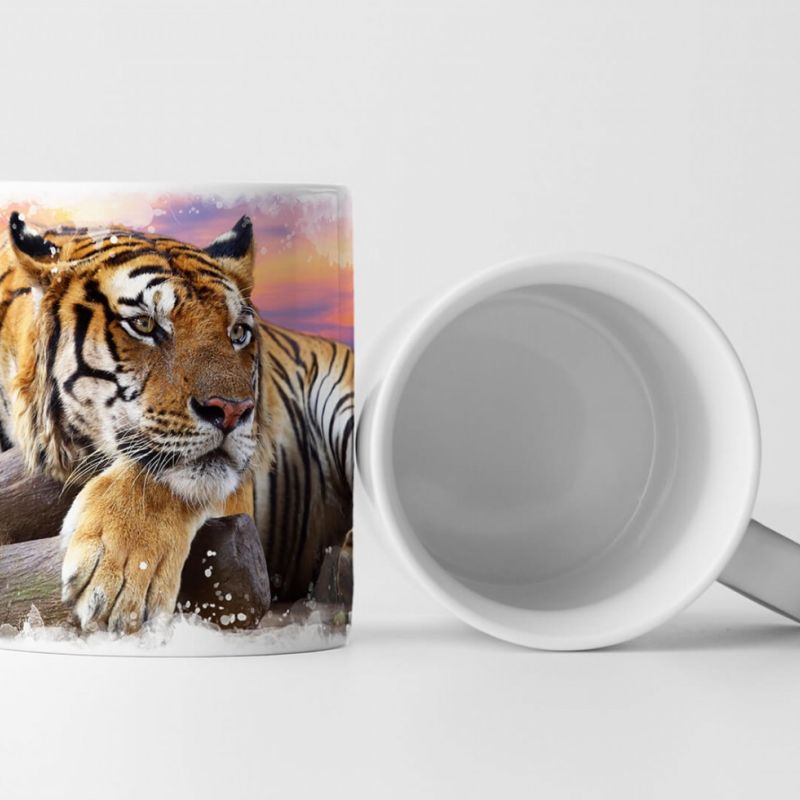 Tasse Geschenk Tierfotografie – Liegender Tiger vor buntem Himmel