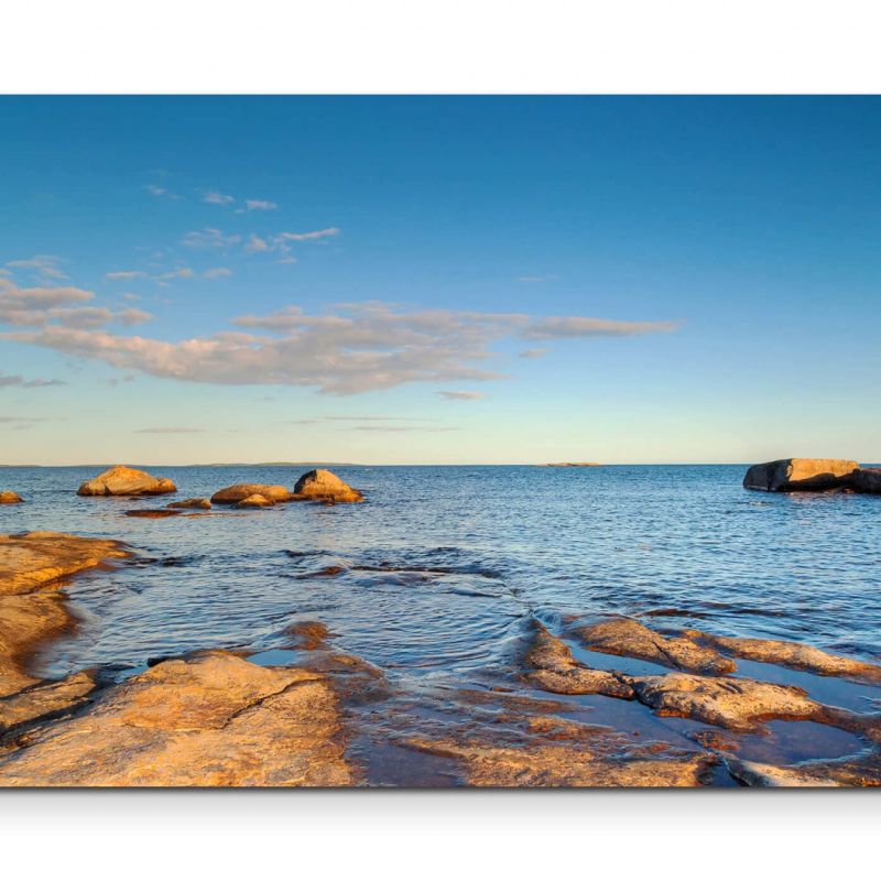 Landschaftsfotografie  Steiniger Strand am baltischen Meer – Leinwandbild