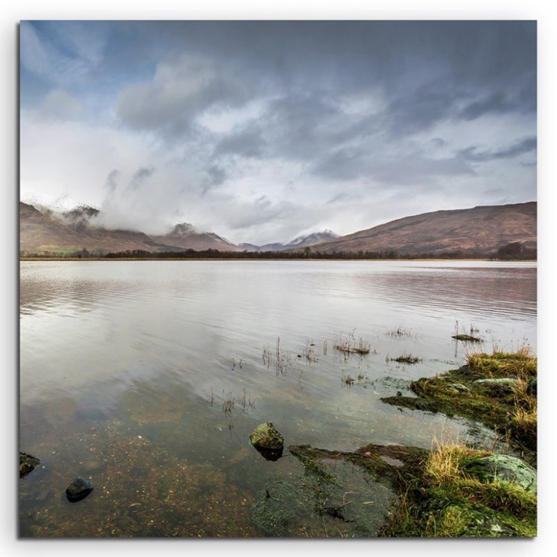 Landschaftsfotografie –  Alte Schlossruine am See auf Leinwand