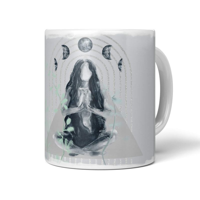 Dekorative Tasse mit schönem Motiv junge Frau Meditation Göttlich Mondphasen Wasserfarben