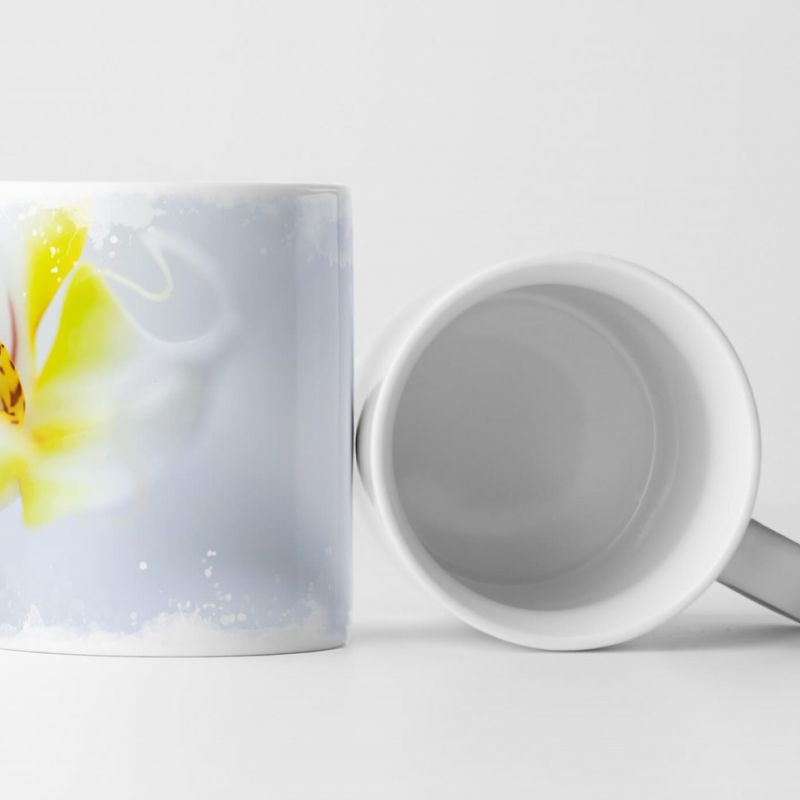 Tasse Geschenk weiße Orchideenblüte Makro – Unscharf