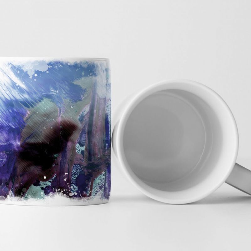 Tasse Geschenk türkis, kornblumenblauer Hintergrund; dunkelbraune, violette Abstraktion