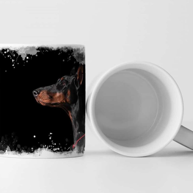 Tasse Geschenk Tierfotografie – Porträt eines schwarzen Dobermanns von der Seite