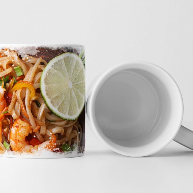 Tasse Geschenk Food-Fotografie – Asiatische Nudelpfanne mit Shrimps