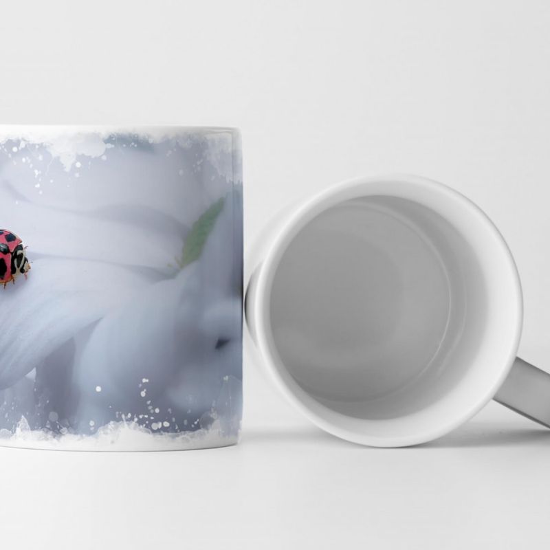 Tasse Geschenk Marienkäfer auf weißer Blüte