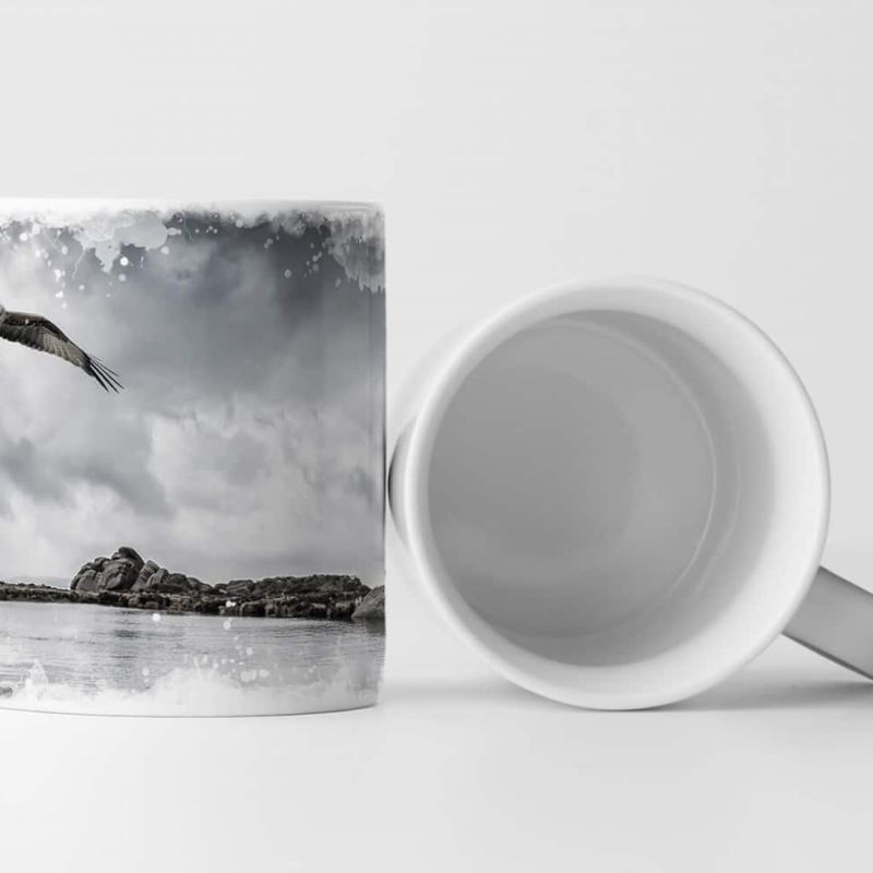 Tasse Geschenk Naturfotografie – Adler fliegt über britische Landschaft