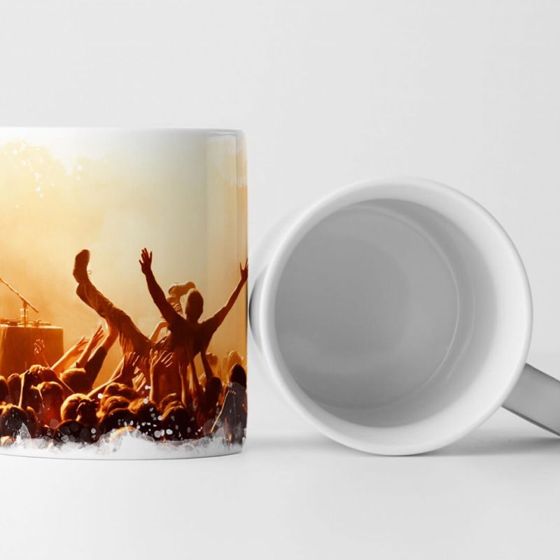 Tasse Geschenk Bild – Stage Diving beim Konzert