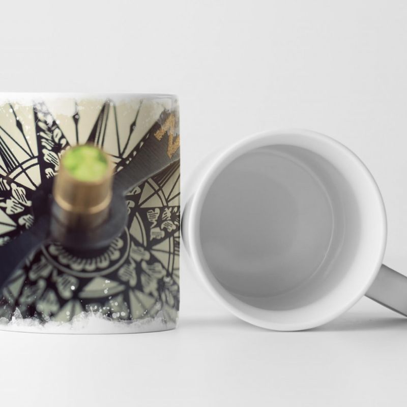 Tasse Geschenk Kompass – Nahaufnahme