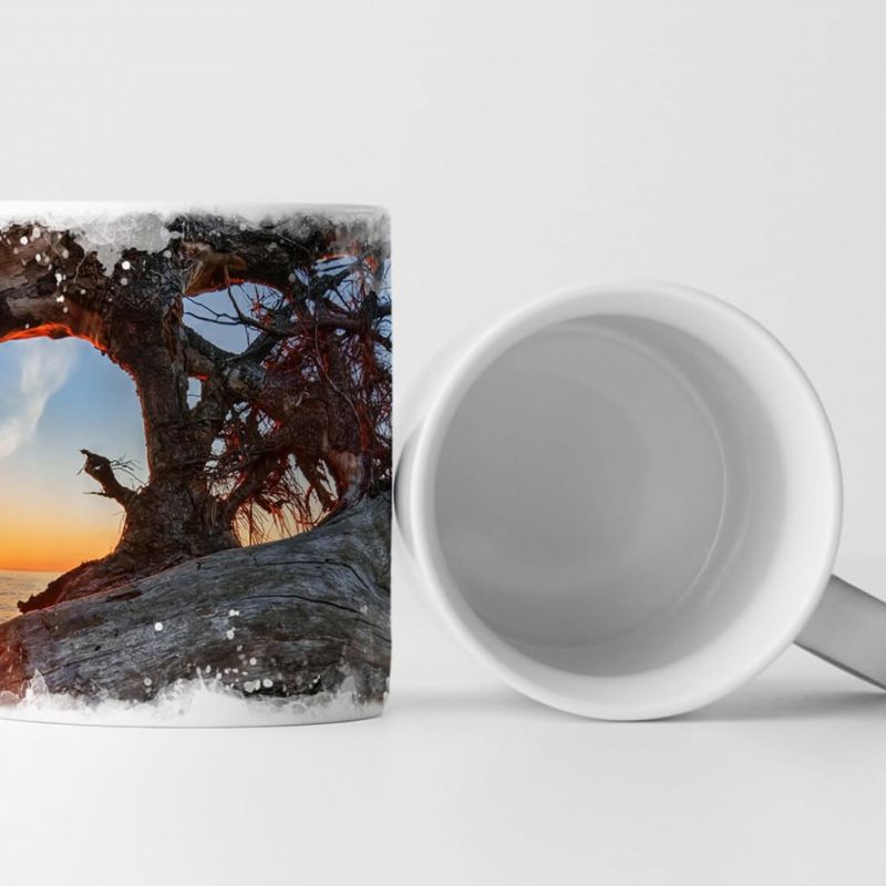 Tasse Geschenk Naturfotografie – Treibholz am Strand bei Sonnenaufgang