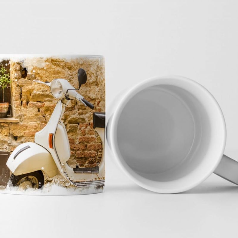 Tasse Geschenk Künstlerische Fotografie – Vespa vor Ziegelmauer