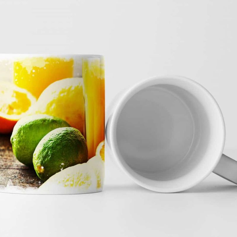 Tasse Geschenk Food-Fotografie – Limetten Orangen und frisch gepresster Saft