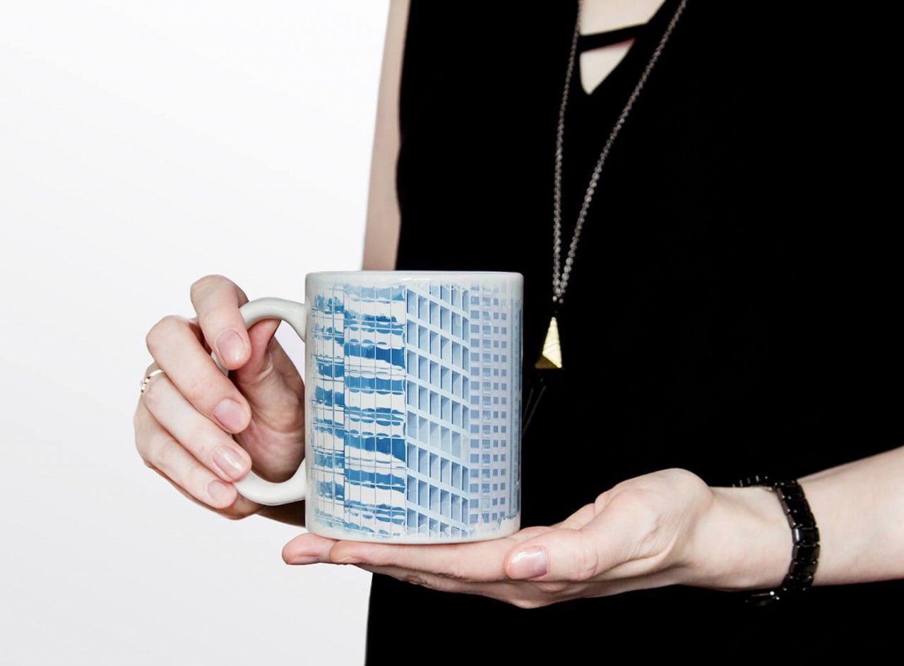 EAU ZONE Designtasse Kunstwerk CITY LIGHTS, Tasse Geschenk  Abstract City – Sonnenuntergang Unschärfe, Tasse Geschenk  Architektur – Fotografie Hochhaus, Tasse Geschenk abstrakte Architektur – anthrazit Bauwerk, Tasse Geschenk Architektur – Fotografie Glashochhäuser, Tasse Geschenk Architektur – moderne Wand, Tasse Geschenk Architektur Fotografie – Kolosseum in Rom, Tasse Geschenk Architektur Fotografie – Londoner Gebäude, Tasse Geschenk Architektur Modell – Stadt aus Glas, Tasse Geschenk Architektur Modell – Wolkenkratzer von oben, Tasse Geschenk Architekturfotografie –  Reflektierende Glasfassade, Tasse Geschenk Architekturfotografie –  Reflektierende Hochhäuser, Tasse Geschenk Architekturfotografie – Antikes Schloss Dubrovnik Kroatien, Tasse Geschenk Architekturfotografie – Betonbrücke Shanghai China, Tasse Geschenk Architekturfotografie – Blaue Moschee Istanbul Türkei, Tasse Geschenk Architekturfotografie – Blaue Perfektion, Tasse Geschenk Architekturfotografie – Blaue Streben, Tasse Geschenk Architekturfotografie – Blaue Wolkenkratzer, Tasse Geschenk Architekturfotografie – Chrysler Building in NYC USA, Tasse Geschenk Architekturfotografie – Colosseum in Rom Italien, Tasse Geschenk Architekturfotografie – Colosseum in Rom Italien, Tasse Geschenk Architekturfotografie – Der Eiffelturm bei Sonne Paris, Tasse Geschenk Architekturfotografie – Dubai Skyline bei Nacht UAE, Tasse Geschenk Architekturfotografie – Dubai Skyline im Morgengrauen UAE, Tasse Geschenk Architekturfotografie – Eiffelturm in Paris im Retro Stil, Tasse Geschenk Architekturfotografie – Fira Kirche in Santorini, Tasse Geschenk Architekturfotografie – Gebäude in Mailand, Tasse Geschenk Architekturfotografie – Glänzende Wolkenkratzer Frankfurt, Tasse Geschenk Architekturfotografie – Gläserne Bürogebäude, Tasse Geschenk Architekturfotografie – Gläserne Wolkenkratzer, Tasse Geschenk Architekturfotografie – Hafen der Procida Insel Neapel Italien, Tasse Geschenk Architekturfotografie – Hohe Glasfassade, Tasse Geschenk Architekturfotografie – Industrielle Architektur, Tasse Geschenk Architekturfotografie – Kukulkan Tempel der Maya Mexico, Tasse Geschenk Architekturfotografie – Malerische Moschee mit Möwen, Tasse Geschenk Architekturfotografie – Moderne Brücke bei Nacht, Tasse Geschenk Architekturfotografie – Mühle mit Tulpen, Tasse Geschenk Architekturfotografie – New Yorker Wolkenkratzer, Tasse Geschenk Architekturfotografie – Ölraffinerie bei Nacht Thailand, Tasse Geschenk Architekturfotografie – Rialto Brücke Venedig Italien, Tasse Geschenk Architekturfotografie – Sonnenaufgang an der Westminster Bridge London UK, Tasse Geschenk Architekturfotografie – Stahl und Glas, Tasse Geschenk Architekturfotografie – Taj Mahal Mausoleum in Indien, Tasse Geschenk Architekturfotografie – Verschwommene Hochhäuser, Tasse Geschenk Architekturfotografie – Weißer Glastunnel, Tasse Geschenk Architekturfotografie – Weitwinkelaufnahme von Glasfassaden, Tasse Geschenk Architekturfotografie – Wolkenkratzer in Manhattan NYC USA, Tasse Geschenk Architekturfotografie – Wolkenkratzer und Lichtbahnen, Tasse Geschenk Architekturfotografie – Zwei blaue Riesen, Tasse Geschenk Architekturfotografie –Wolkenkratzer in Manhattan NYC USA, Tasse Geschenk Bild – Bewegung Urban Highway Tunnel, Tasse Geschenk Bild – moderne Architektur Vietnams, Tasse Geschenk Fotocollage – Architektur Modell eines Glasgebäudes, Tasse Geschenk Fotocollage – Transparentes Architektur Model eines Glasgebäudes, Tasse Geschenk Illustration – Abstrakte blaue Architektur, Tasse Geschenk Künstlerische Fotografie – Big City Life, Tasse Geschenk Künstlerische Fotografie – Geldwand in einem New Yorker Restaurant, Tasse Geschenk Künstlerische Fotografie – Vintage Taxi in New York City, Tasse Geschenk Leerer Raum – moderne Fotografie Architektur, Tasse Geschenk London Architektur – Rolltreppe, Tasse Geschenk moderne Architektur – Urbane Fotografie, Tasse Geschenk Naturfotografie – Gelbes Taxi in New York City USA, Tasse Geschenk Symmetrische Architektur, Tasse Geschenk Urban Geometrie