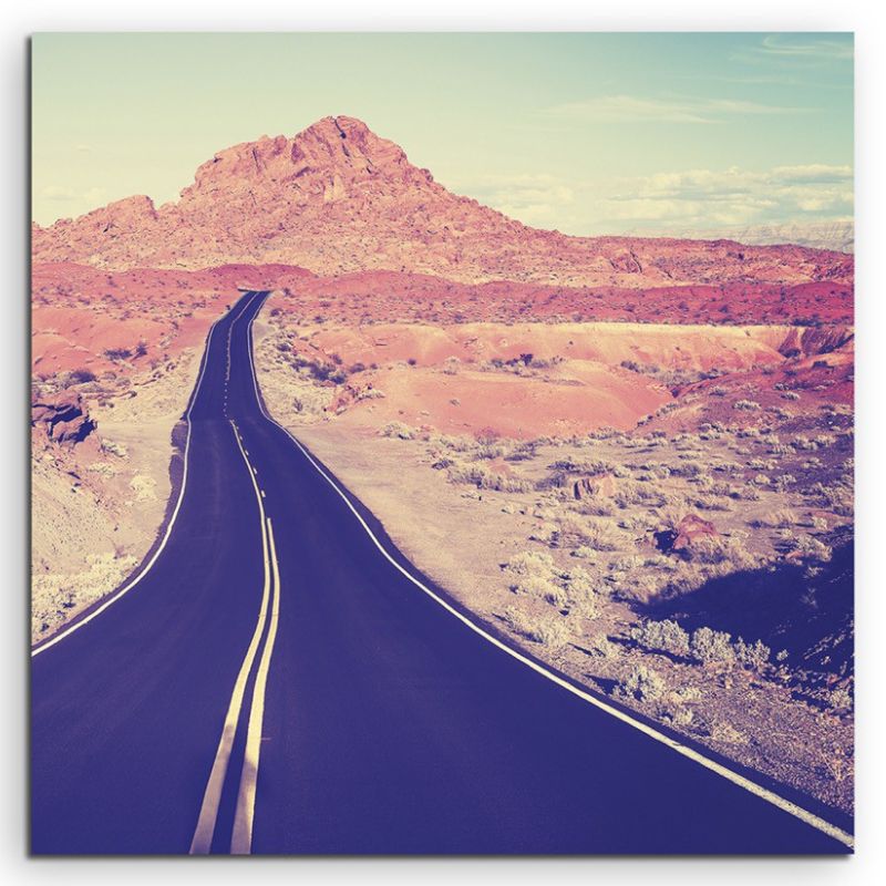 Landschaftsfotografie – Autobahn in Berglandschaft, USA auf Leinwand