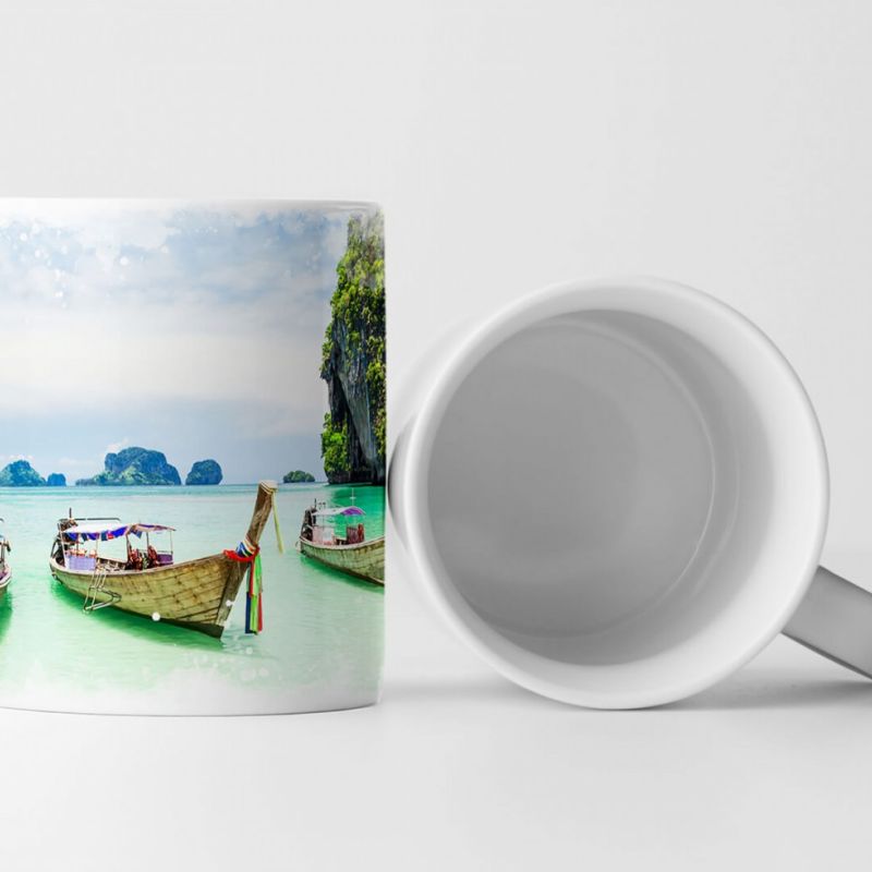 Tasse Geschenk Landschaftsfotografie – Langboote am sonnigen Strand