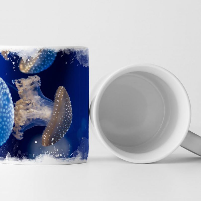 Tasse Geschenk drei kleine Quallen im Aquarium