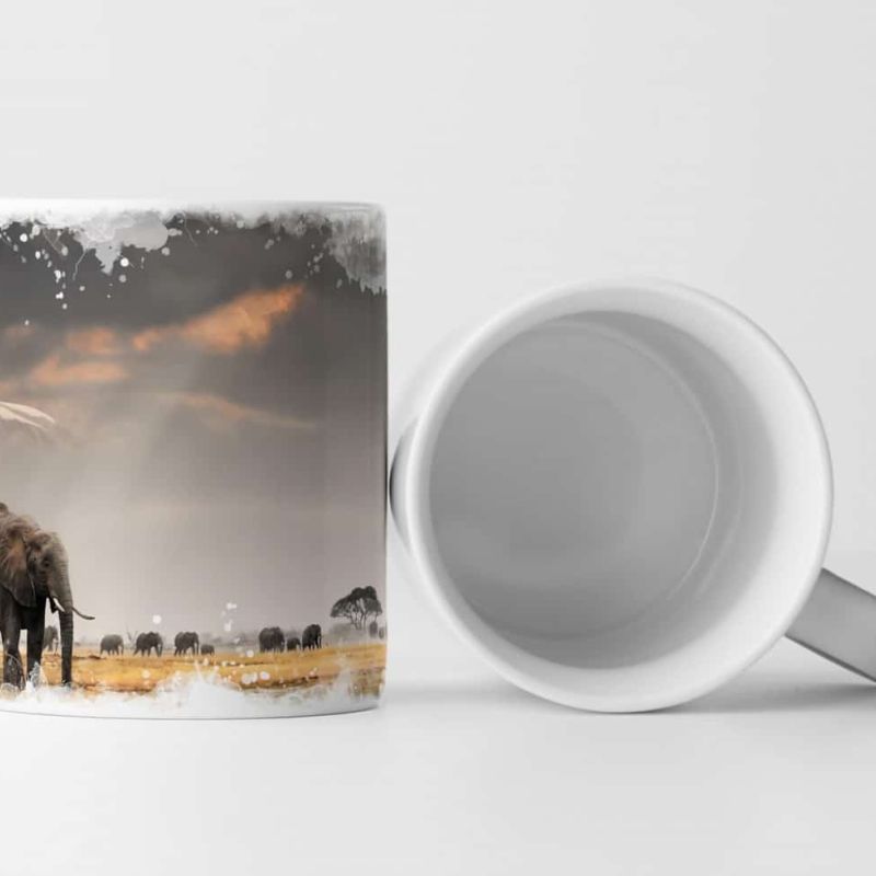 Tasse Geschenk Tierfotografie – Elefantengruppe unter grauem Himmel