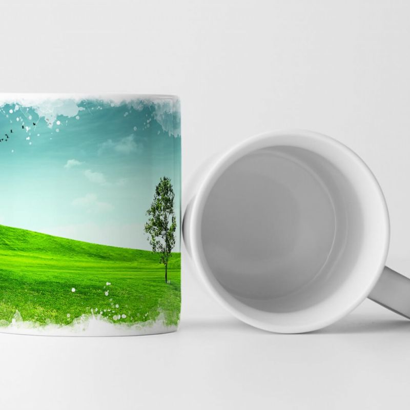 Tasse Geschenk Landschaftsfotografie – Einsamer Baum auf grüner Wiese