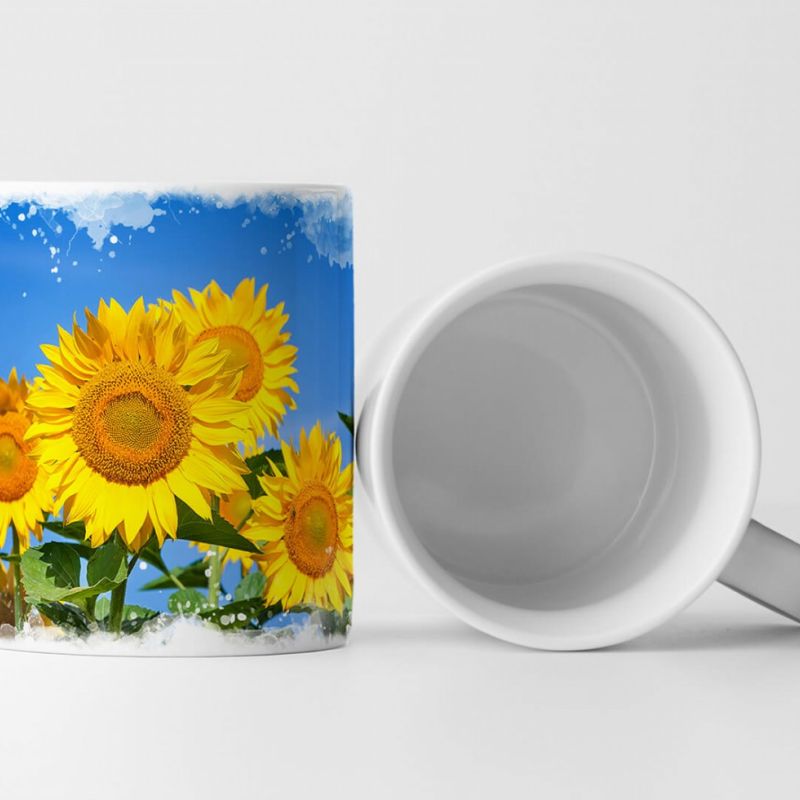 Tasse Geschenk Naturfotografie – Strahlende Sonnenblumen am blauen Himmel