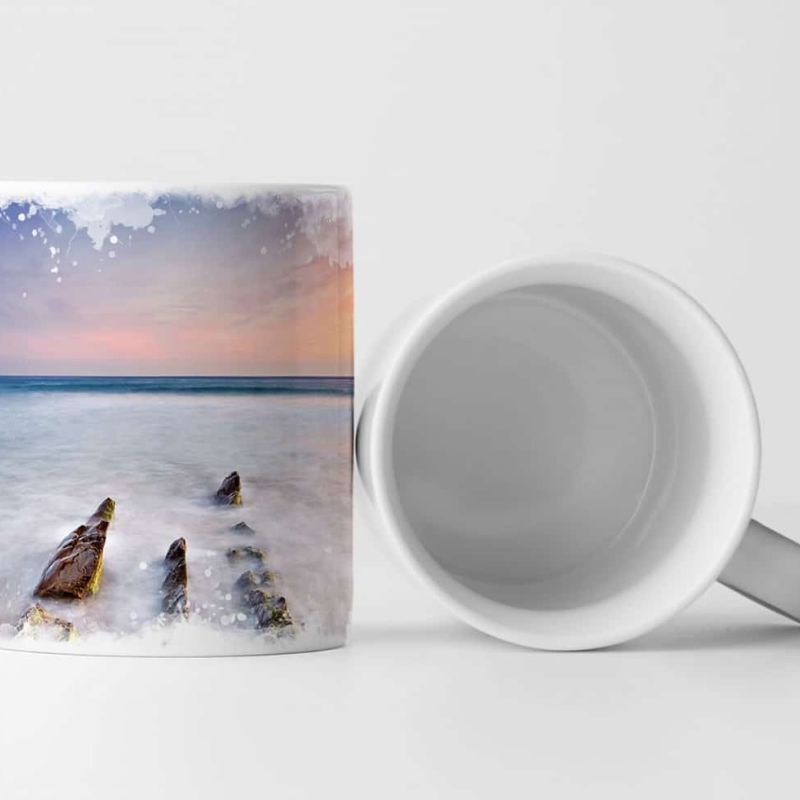 Tasse Geschenk Landschaftsfotografie – Felsenspitzen am Strand