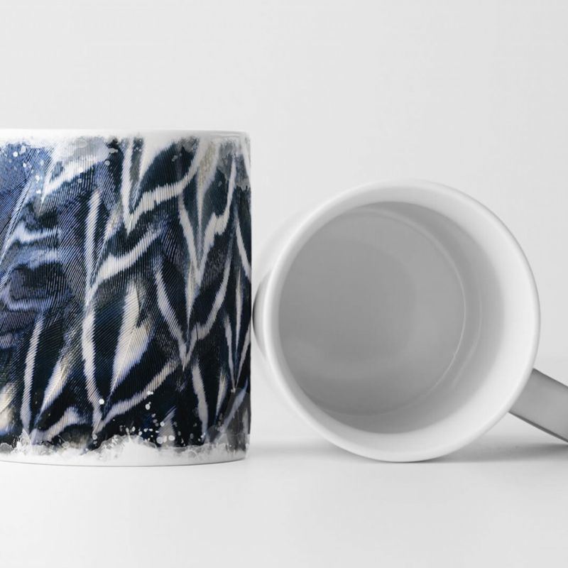 Tasse Geschenk Künstlerische Fotografie – Gemusterte Federn schwarz weiß