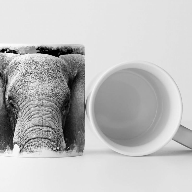 Tasse Geschenk Tierfotografie – Großer Elefanten von vorne schwarz weiß