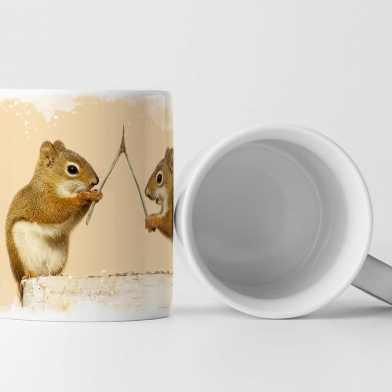 Tasse Geschenk Tierfotografie – Zwei Eichhörnchen mit Wünschelrute