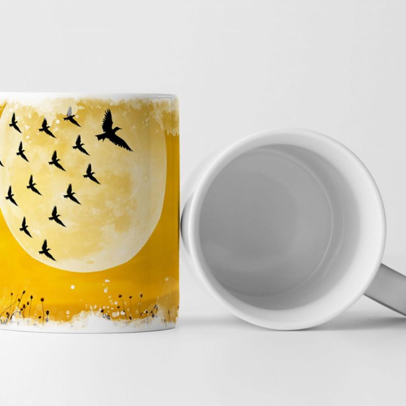 Tasse Geschenk Illustration – Großer Vollmond mit Vogelschwarm