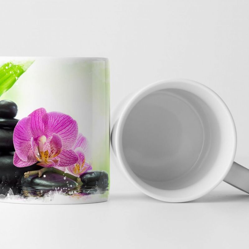 Tasse Geschenk Künstlerische Fotografie – Spa Dekoration Orchidee mit Steinen