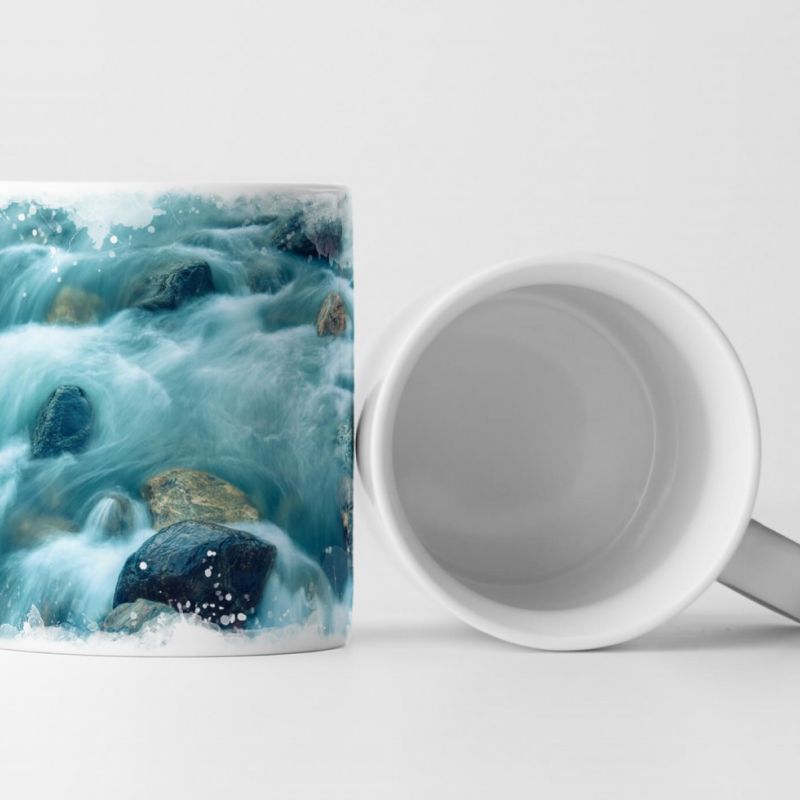 Tasse Geschenk Naturfotografie – Fluss bahnt sich den Weg über Steine und Felsen