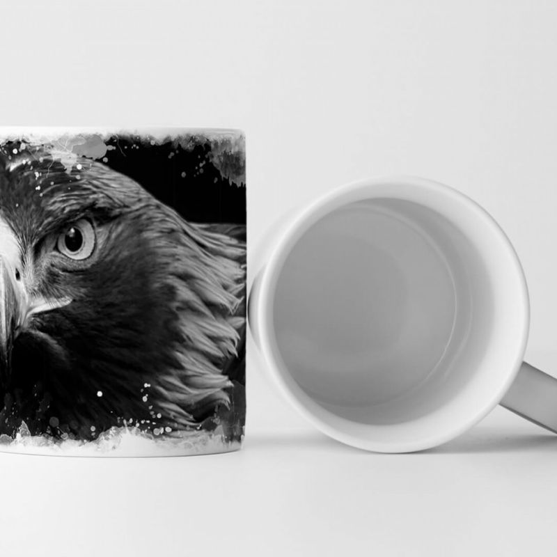 Tasse Geschenk Tierfotografie – Porträt eines Steinadlers schwarz weiß