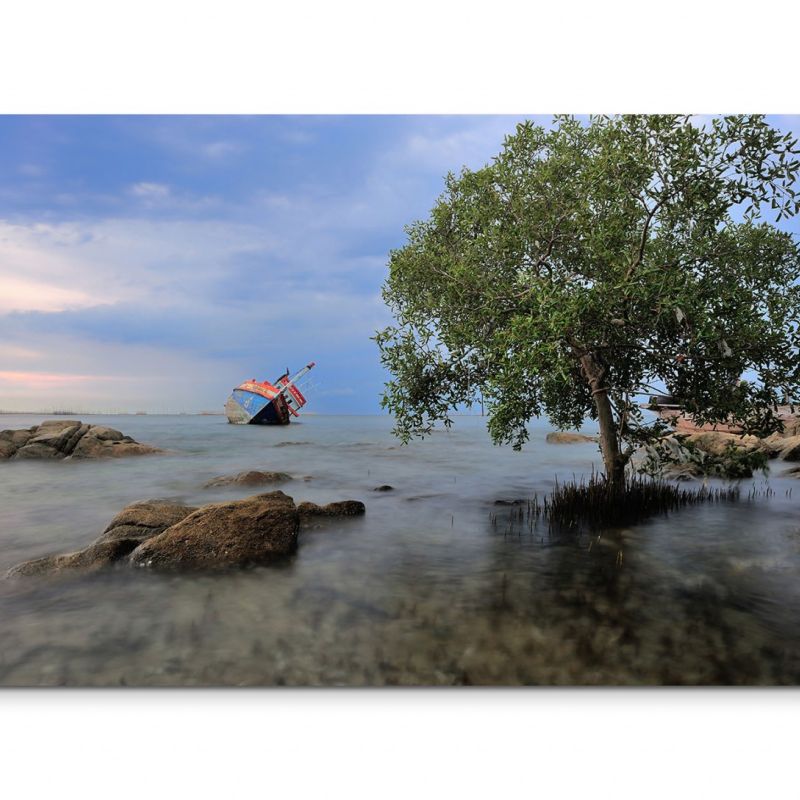 120x80cm Wandbild Thailand Meer Ufer Baum Segelboot Wrack