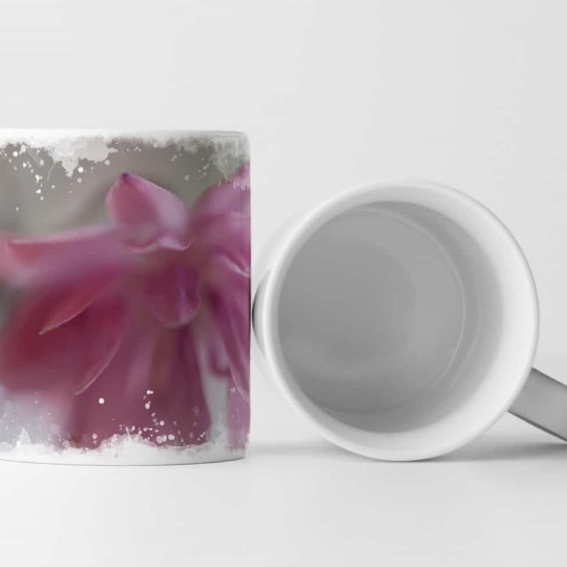 Tasse Geschenk Nahaufnahme einer altrosa Blüte Unschärfe