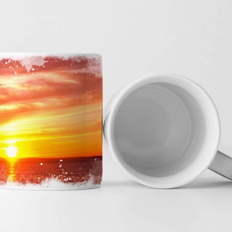 Tasse Geschenk Landschaftsfotografie – Feuriger Sonnenaufgang am Meer