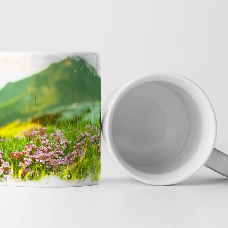 Tasse Geschenk Landschaftsfotografie – Grünes Hochland mit Blumenwiese Pyrenäen