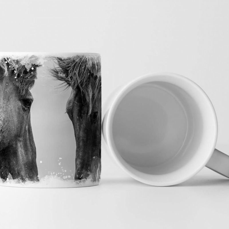 Tasse Geschenk Tierfotografie – Kämpfende Pferde schwarz weiß