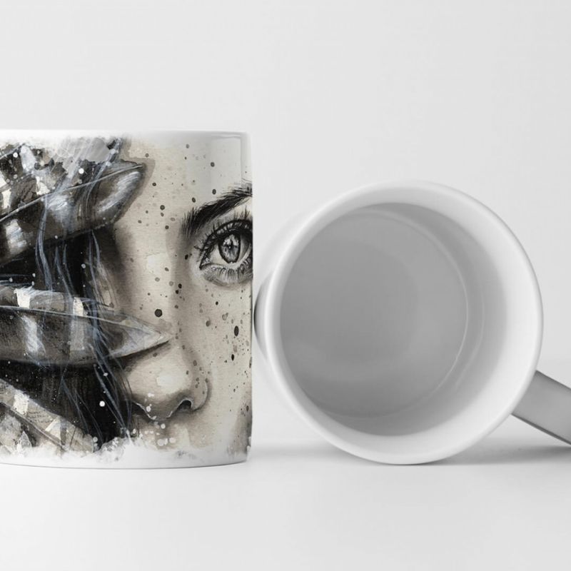 Tasse Geschenk Bild – Schöne Frau mit Federn