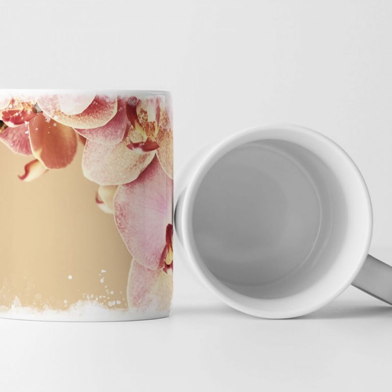 Tasse Geschenk Naturfotografie – Rosa Orchideenzweig mit altrosa Hintergrund