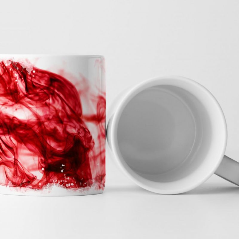 Tasse Geschenk Roter Rauch mit weißem Hintergrund