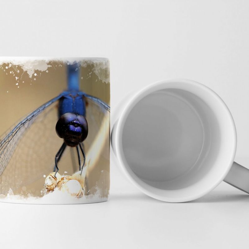 Tasse Geschenk Naturfotografie – Libelle auf Zweig