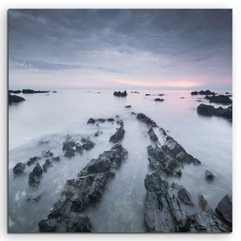 Landschaftsfotografie – Felsen am Pandak Strand, Indonesien auf Leinwand