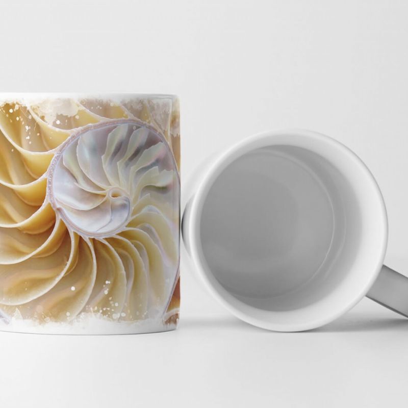 Tasse Geschenk Naturfotografie – Spiralförmige Muschel mit Fibonacci Symmetrie